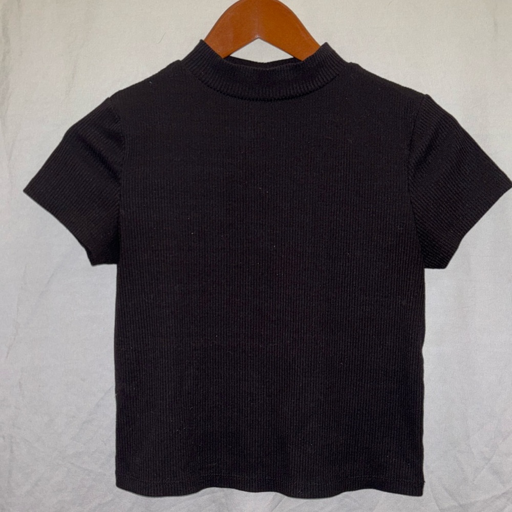 SO Black High-necked Crop Tee